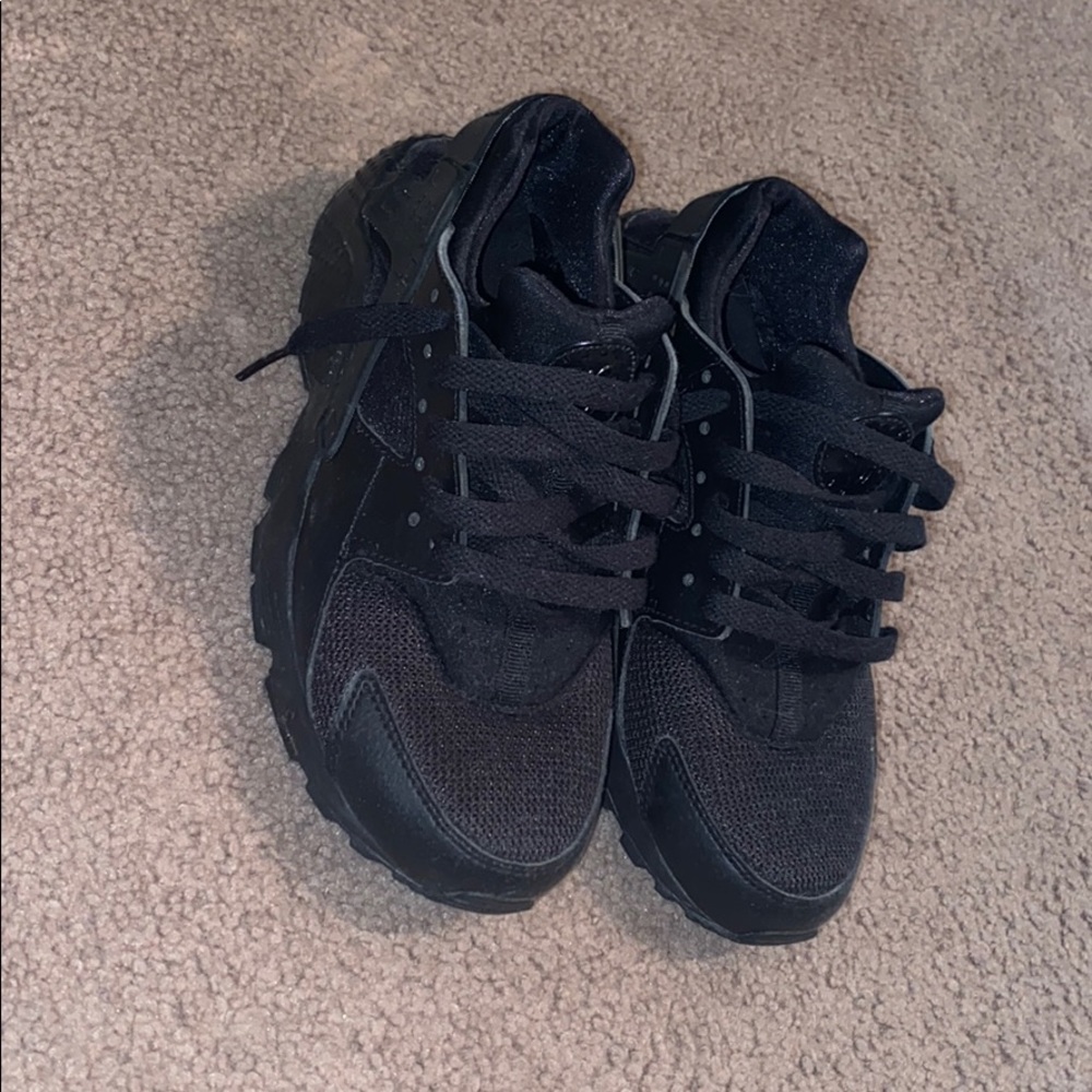 Black huaraches